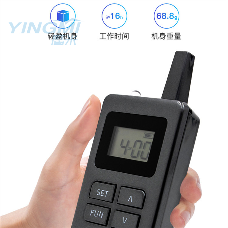 近幾年，各個(gè)地區(qū)大大小小的開(kāi)辦展覽活動(dòng)實(shí)在是不少，如商品展覽會(huì)、宣傳展覽會(huì)、貿(mào)易展覽會(huì)或者微型展覽會(huì)等； 可總是出現(xiàn)如下問(wèn)題：1.游客游覽時(shí)匆匆而過(guò)，看的是自己理解到的意思和意義，無(wú)人解說(shuō)只能在展會(huì)開(kāi)辦時(shí)走一圈兒就算了。2.每件展物只有幾行少之又少的簡(jiǎn)介，讓人難以汲取到展品的文化。3.看展覽變成了人人需要自力更生的事情，手機(jī)百度查、聽(tīng)旁邊熟知的人說(shuō)說(shuō)，無(wú)法給游客清晰明了的進(jìn)行講解，這是一種不負(fù)責(zé)的現(xiàn)象。 以上的問(wèn)題是大眾所反饋，那么這些問(wèn)題的根本原因所在就是因?yàn)槿鄙倭酥v解器。