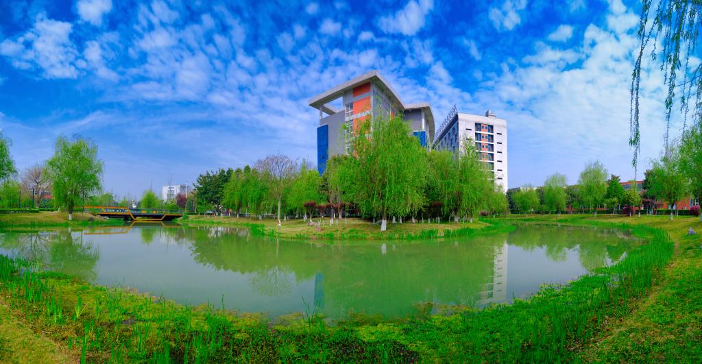 2025年6月-智慧之聲，浸潤校園：鷹米自助講解系統(tǒng)點(diǎn)亮成都鐵路衛(wèi)校展廳<